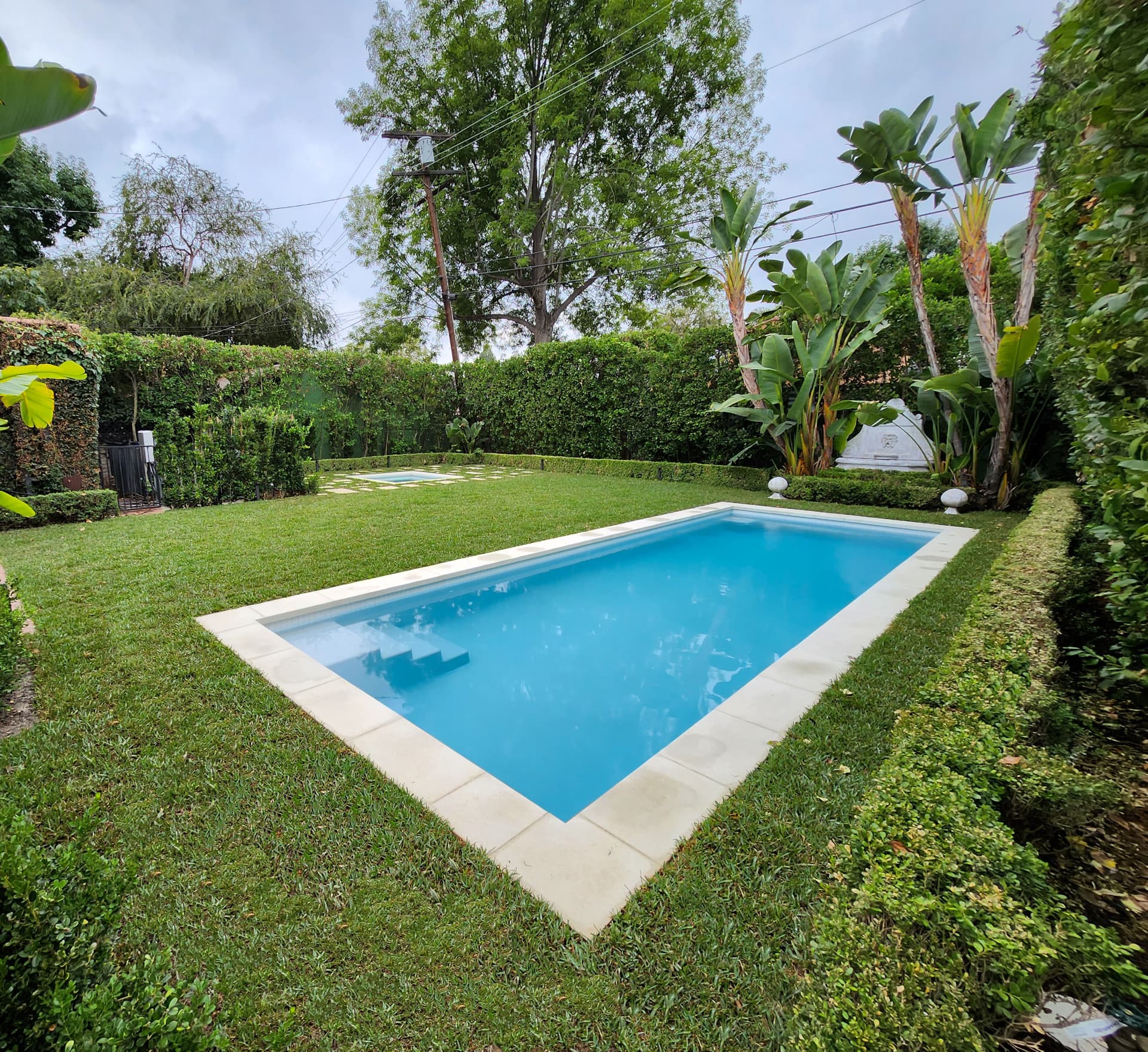 Classic Rectangle custom pool by Platinum Waterscapes